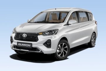 Rent Toyota Rumion in Ahmedabad - SNR Travels